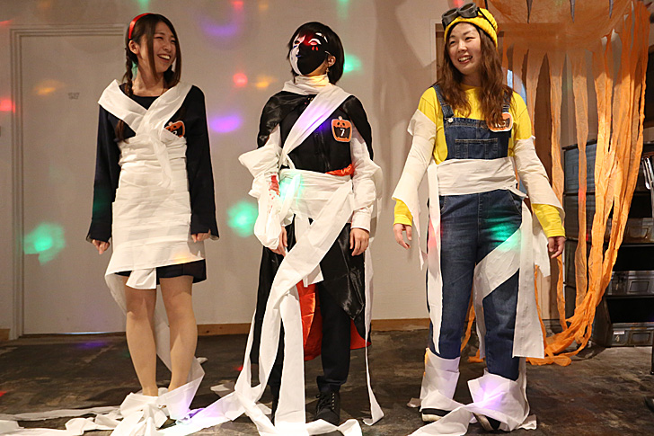 ハロウィンゲーム　ミイラの作り方