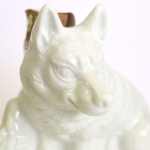 三峰神社の山犬様　白い狼　陶器入り日本酒　武甲正宗300ｍｌ