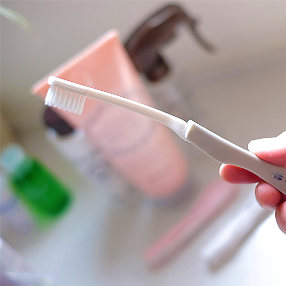 外出時に便利な2つ折り歯ブラシ オーラルドクターミュー