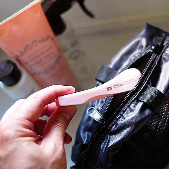 外出時に便利な2つ折り歯ブラシ オーラルドクターミュー